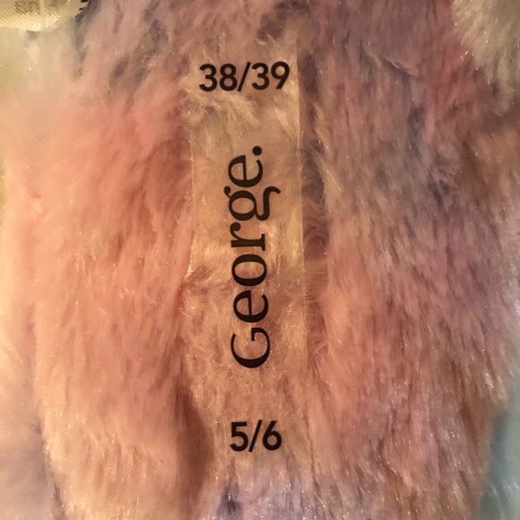 Girls George Unicorn 🦄 slippers/house shoes - Picture 3 of 5